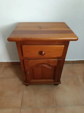 Dos Mesitas  de noche de madera