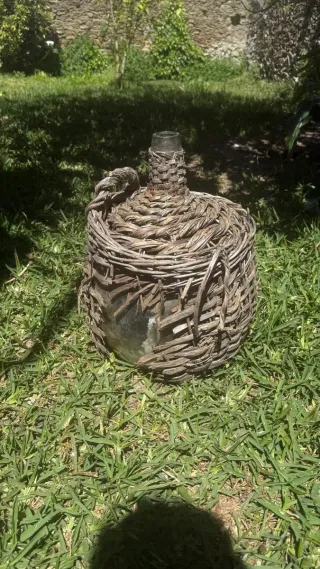 Damajuana di vetro con cesteria