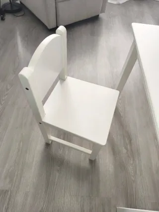 Mesa y 2 Sillas Infantiles IKEA Sundvik