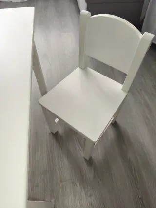 Mesa y 2 Sillas Infantiles IKEA Sundvik