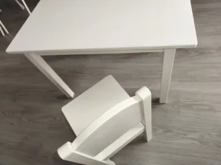 Mesa y 2 Sillas Infantiles IKEA Sundvik