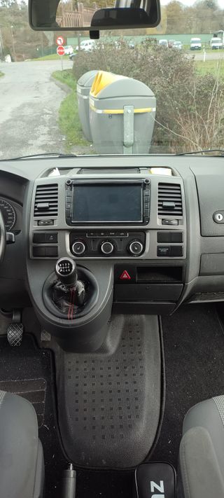 Volkswagen Caravelle + Somier y nevera de 40L