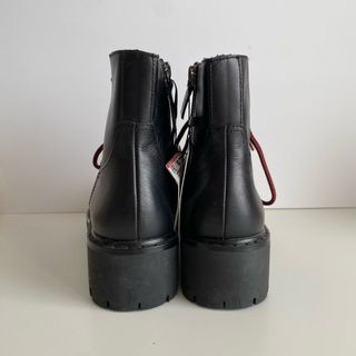 Botas Zara Piel Cordones Rojos