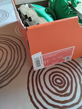 Botas de fútbol talla 33 . 37,5