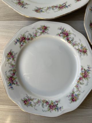 Lote 3 platos de porcelana con flores