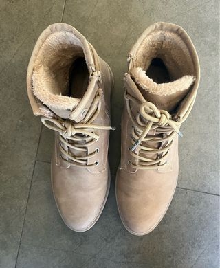 Botines Beige con Forro de Pelo