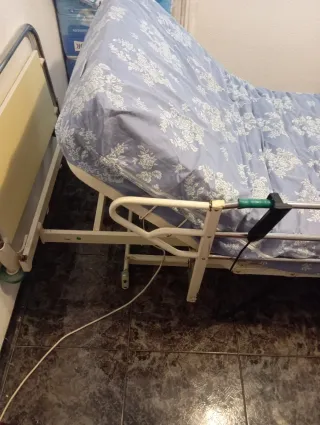 Cama articulada metálica