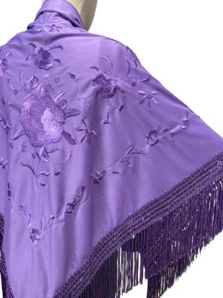 Mantón Flamenco Bordado Lila 150x70cm