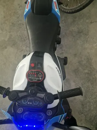 Moto a Batería Infantil Azul y Blanca