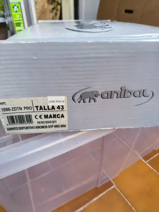 Zapatos de seguridad negros y verdes