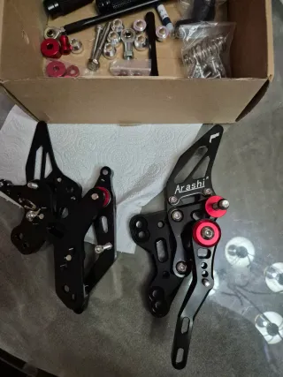 Reposapiés Ajustables Arashi Yamaha
