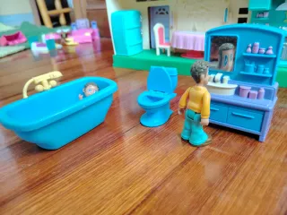 Casa de muñecas con muebles