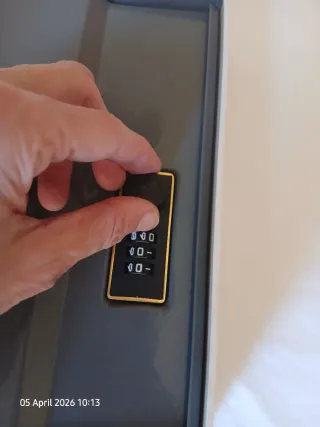 Caja fuerte con código secreto libro antiguo