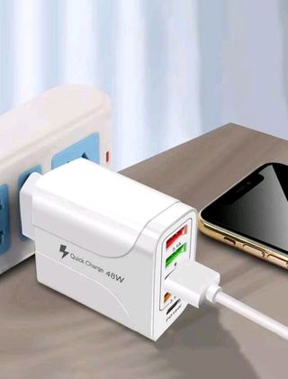 Caricatore 48W 4 USB + 1 USB C PD18W