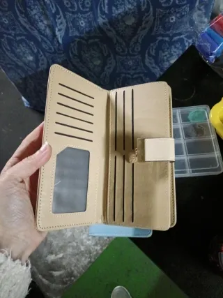 Cartera con diseño de abeja