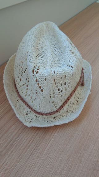 Gorro de verano tejido beige