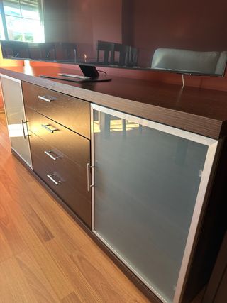 Mueble de salón madera y cristal