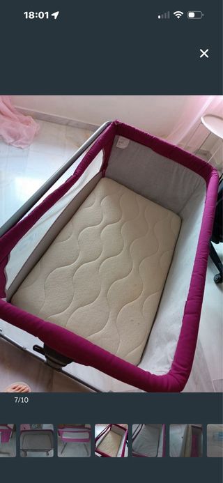 Cuna de bebé rosa en buen estado