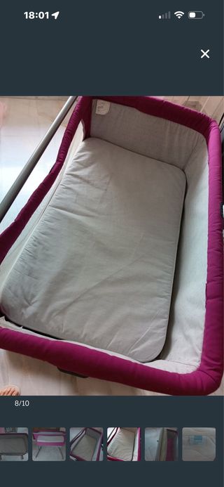 Cuna de bebé rosa en buen estado