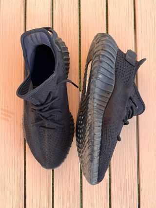 Yeezy hombre negras