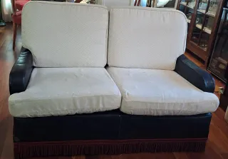 Sofá antiguo cuero negro y tela beige