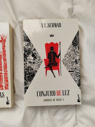 Saga Sombras de Magia de V.E Schwab