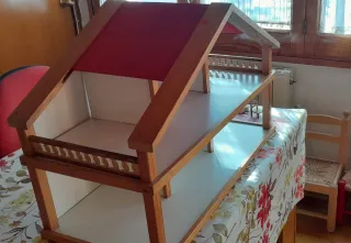 Casita de muñecas de madera