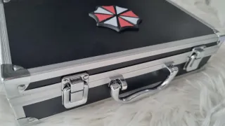 Resident Evil Valigetta Umbrella con V.us