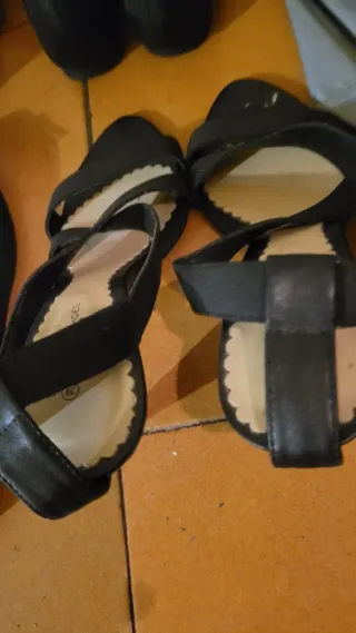 Sandalias doradas y blancas mujer