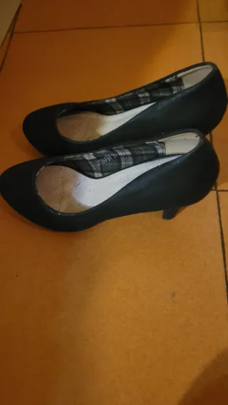 Sandalias doradas y blancas mujer