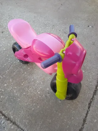 Moto de juguete rosa