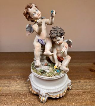 Pareja de querubines porcelana estilo Capodimonte