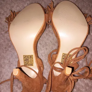 Sandalias marrón con tiras al tobillo