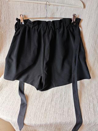 Pantalón corto negro Stradivarius talla L mujer