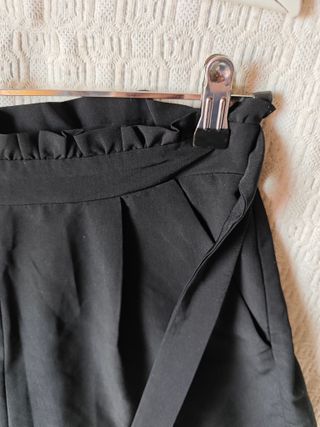 Pantalón corto negro Stradivarius talla L mujer