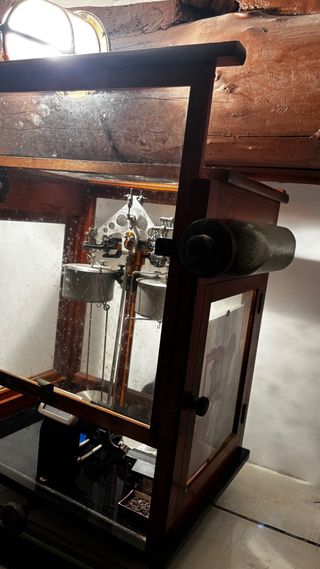 Balanza de precisión antigua