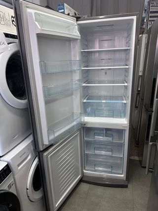 Nevera combi daewoo altura 1.87cm de ancho 60cm