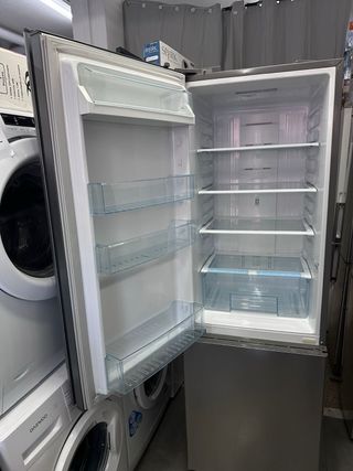 Nevera combi daewoo altura 1.87cm de ancho 60cm