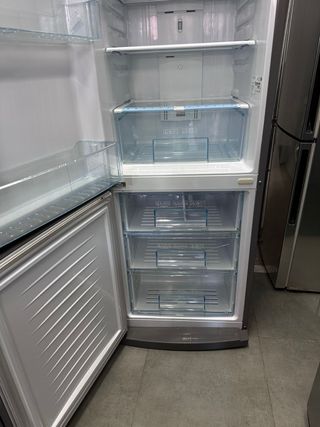 Nevera combi daewoo altura 1.87cm de ancho 60cm