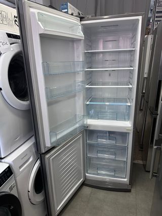 Nevera combi daewoo altura 1.87cm de ancho 60cm