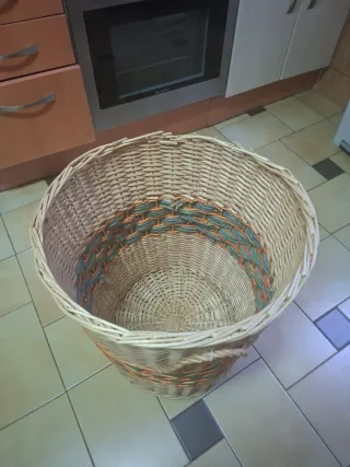 Cesta de mimbre con tapa