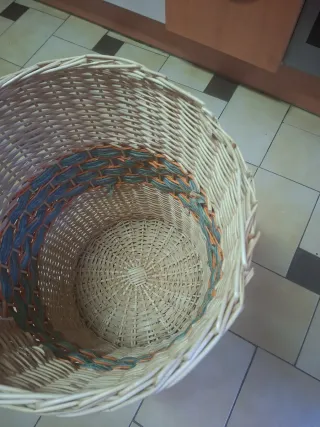 Cesta de mimbre con tapa