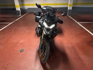 Moto Voge 900DSX Negra y Dorada