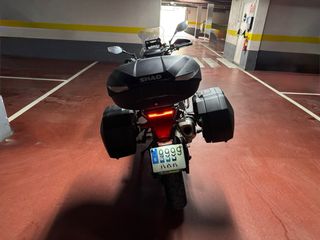 Moto Voge 900DSX Negra y Dorada