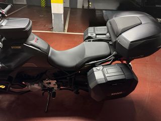 Moto Voge 900DSX Negra y Dorada