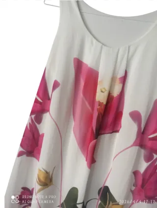 Vestido blanco con flores rosas