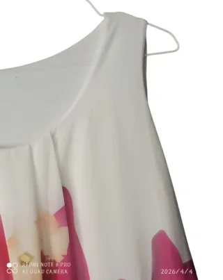 Vestido blanco con flores rosas