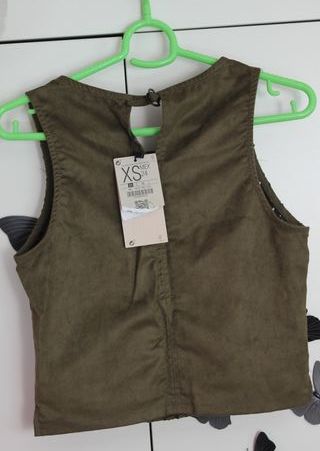 Top antelina Bershka verde militar