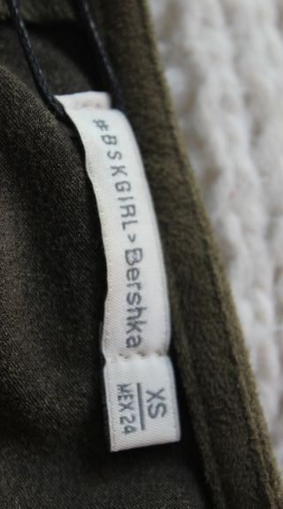 Top antelina Bershka verde militar