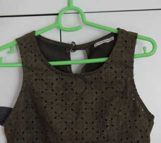 Top antelina Bershka verde militar
